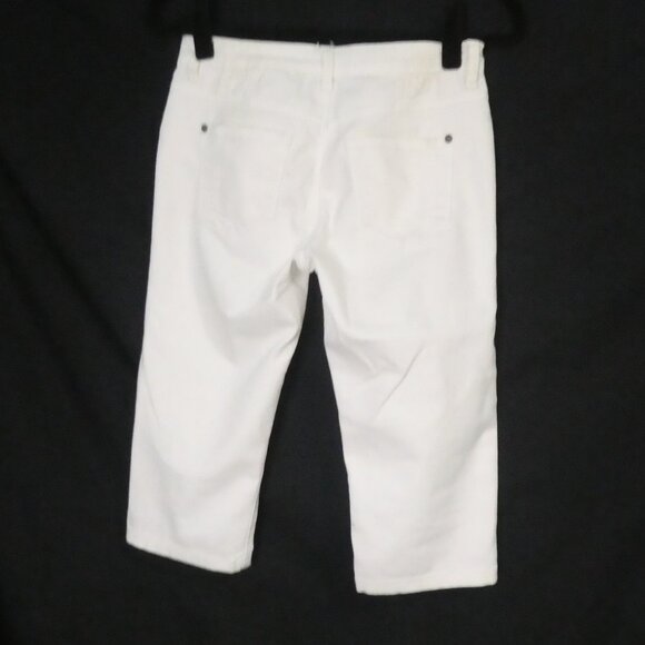 SUKO JEANS | size 4 | Classic White Cropped Capris - Picture 2 of 16